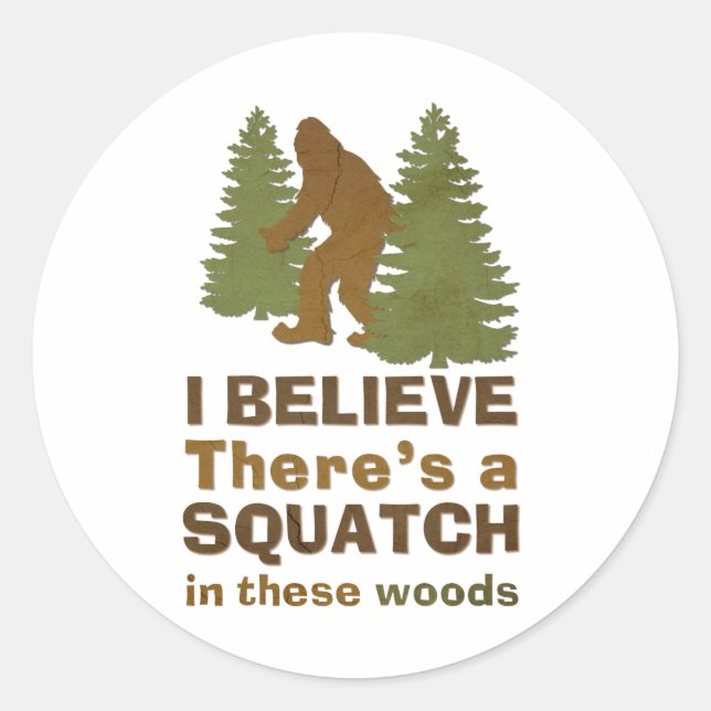 Adesivo Acredito que há um SQUATCH nestas florestas (Frente)