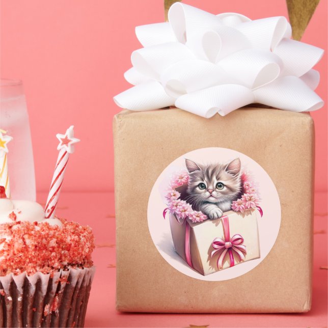 Adesivo Adorável Kitten em uma Caixa Aniversário Presente (Festa)
