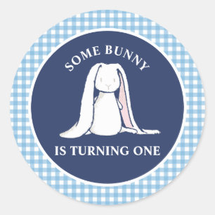 Adesivo Algum Coelhinho é Um Aniversário de Gingham Azul
