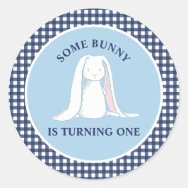 Adesivo Algum Coelhinho é Um Aniversário de Gingham Azul