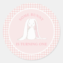 Adesivo Algum Coelhinho é um Aniversário de Gingham Rosa