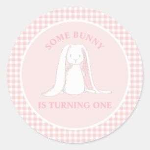 Adesivo Algum Coelhinho é um Aniversário de Gingham Rosa