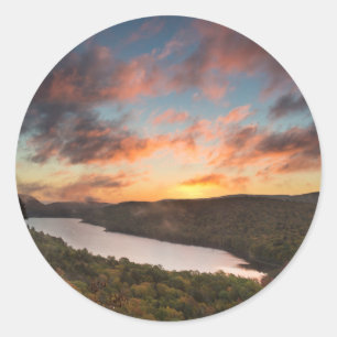 Adesivo Amanhecer Vibrante Sobre o Lago das Nuvens no Outo