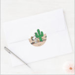 Adesivo Amendoins | Spike Decorates para o Natal<br><div class="desc">Em designs de férias e histórias,  Spike mostra que mesmo quando você está sozinho,  o espírito do Natal ainda pode ser sentido. Seu personagem acrescenta um toque especial à temporada de festas no universo "Amendoins",  lembrando-nos da importância da conexão e da gentileza.</div>