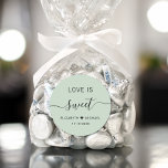 Adesivo Amor É Pobre Sage Green Weding Favor<br><div class="desc">Um adesivo verde de sábio para seus favores de recepção de casamento com "Love Is Sweet" em uma simples tipografia moderna e um elegante roteiro de caligrafia,  seus primeiros nomes unidos por um coração e sua data de casamento.</div>