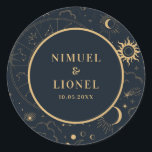 Adesivo Ampliação de Elementos Místicos Celestiais<br><div class="desc">Projetado para coordenar com a nossa coleção mística celestial, este adesivo único de selagem de envelope apresenta elementos celestes de ouro maravilhosos sobre fundo escuro de marinho. Para personalização mais avançada deste design, por exemplo, alteração do layout, da fonte ou do tamanho do texto, clique no botão "PERSONALIZAR" acima. Por...</div>