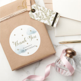 Adesivo Aniversário das Douradas estrelas e nuvens azuis O