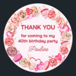 Adesivo aniversário de 40 anos Rosa Roses Suave Coração Su<br><div class="desc">Obrigado os seus convidados da forma mais doce com este adesivo de Obrigado. Parece excelente em favores e cartas. Meninas de todas as idades vão adorar esta design feminina. rosas bonito cor-de-água cor-de-rosa e corações brilhantes brancos criam o perfeito design aniversário de 40 anos para um aniversário de fevereiro ou...</div>