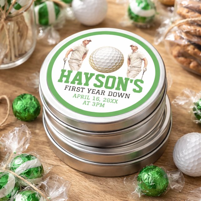 Adesivo Ano Para Baixo, Golfe em Frente! Festa de 1º Anive (Year Down, Golf On! 1st Birthday Party Classic Round Sticker)