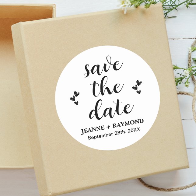 Adesivo Anúncio de Noivado Save The Date Moderno (Modern save the date round sticker adds clean elegant style to wedding announcements.)