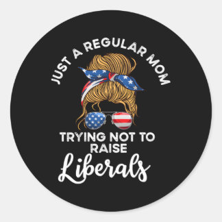 Adesivo Apenas Uma Mãe Normal Tentando Não Criar Liberais