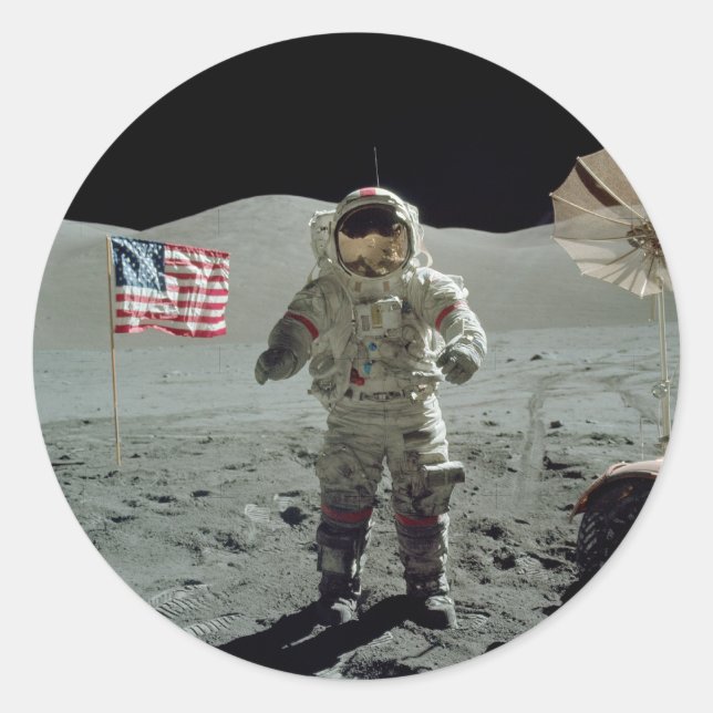 Adesivo Apollo 17 Astronauta no Vale de Taurus Littrow (Frente)