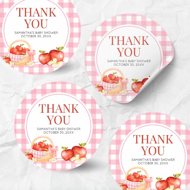 Adesivo Apple of Our Eye Chá de fraldas (The Apple of Our Eye Gingham Baby Shower Round Sticker)
