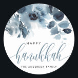 Adesivo Aquarela Azul Flores Felizes Caligrafia Hanukkah<br><div class="desc">Feliz Hanukkah! Adicione um belo sotaque floral aos seus presentes,  cartões e envelopes com estes autocolantes florais. Ele apresenta um padrão de aquarela de flores azuis. Os textos são perfeitamente editáveis para todos os efeitos. Itens correspondentes estão disponíveis.</div>