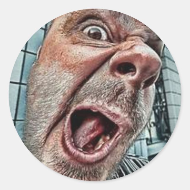 Adesivo "Aqui está Olhando para você" Cara de Idiota (Frente)