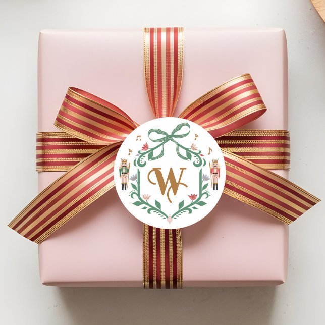 Adesivo Arco de repouso do pirata de Natal (Whimsical Christmas Nutcracker Monogram Crest Bow Classic Round Sticker)