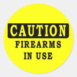 ADESIVO ARMAS DE FOGO EM USO