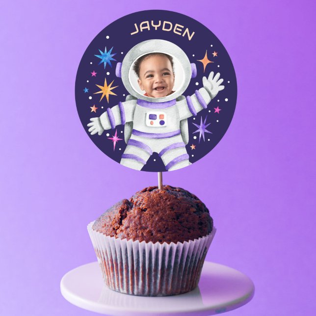 Adesivo Astronauta e Estrelas Foto do Espaço Exterior (Astronaut and Stars Outer Space Photo Classic Round Sticker)