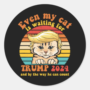 Adesivo Até Meu Gato Está Esperando pela Roupa Trump 2024
