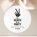 Adesivo Até que a morte nos faça Festa de solteira de esqu<br><div class="desc">Esta é uma Morte até que o Partido Americano Gothic Spooky Espetáculo Festa de solteira Favor Stickers!</div>