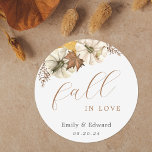 Adesivo Autumn White Pumpkins Cai no Casamento do Amor<br><div class="desc">Casamento temático do outono e adesivos de chá de panela personalizados com caligrafia de "apaixonar-se" com design de abóboras brancas rusticulares.</div>