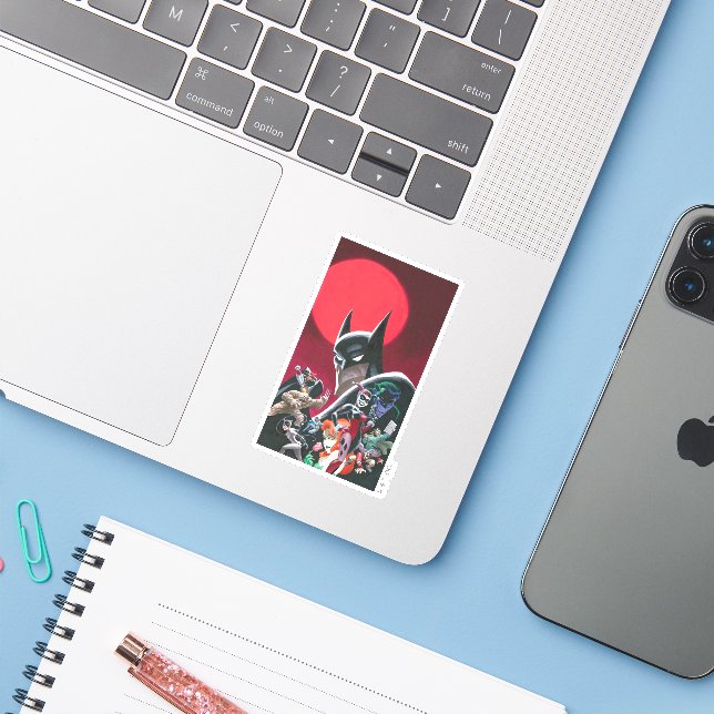 Adesivo Aventuras de Batman Damas Perigosas e Demônios (Notebook com iPhone)