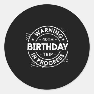 Adesivo Aviso Viagem de Aniversário de 40 anos em Andament