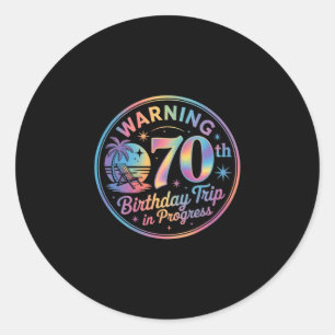 Adesivo Aviso Viagem de Aniversário de 70 anos em Andament