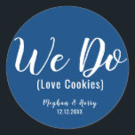 Adesivo Azul Marinho Simples Nós Adoramos Cookies Favor De<br><div class="desc">Simples Adoramos Cookies Casando Favor Tratar Vinheta Redonda Clássica</div>