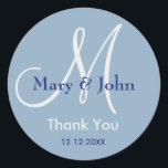 Adesivo Azul Moderno, Obrigado, Prêmio Casamento Monograma<br><div class="desc">Monograma... Vinhetas iniciais com noiva e nome noivo, data do casamento e obrigado para expressar sua gratidão no dia do casamento ou em qualquer ocasião especial. Mais cores estão disponíveis para sua escolha. Você também pode personalizar a cor e a fonte usando o botão personalizar o recurso abaixo do produto....</div>