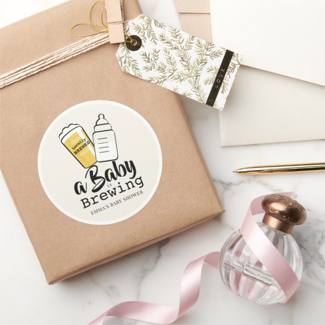 Adesivo Baby is Brewing Beer Baby Bottle Beige Baby Shower (Presentear)