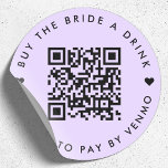 Adesivo Bachelorette Comprar A Noiva Um Código QR Roxo<br><div class="desc">Uma simples lavanda lilás púrpura púrpura "Comprar a Noiva a Bebida" Festa de solteira adesiva redonda de código QR em um estilo moderno minimalista com um detalhe cardíaco fofo. O modelo pode ser atualizado facilmente com seu código QR e texto personalizado, por exemplo. verificar QR para pagar por Venmo. #bachelorette...</div>