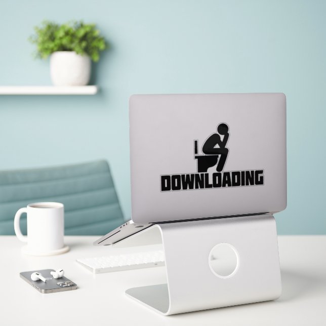 Adesivo Baixando - Banheiro Engraçado Fazendo Cocô  (Laptop na mesa)
