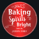 Adesivo Baking Christmas Gift Nome da Família Personalizad<br><div class="desc">Tampas divertidas para adicionar presentes de natal feitos à mão! Nome da família personalizada elegante feito à mão,  artesanado à mão,  feito em casa e etiquetas de presentes personalizadas cozidas. Uma adição divertida aos presentes de biscoitos de férias.espíritos brilhantes</div>