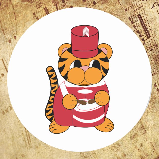 Adesivo Banda de Marcha do Drummer Vermelho e Branco (A sticker that has a tiger playing a snare drum in a red and white marching band uniform.)