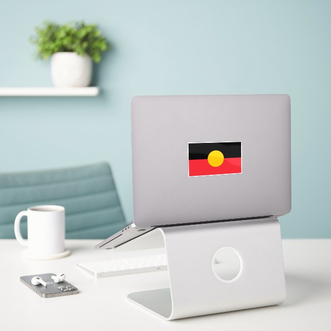 Adesivo bandeira aborígine australiana (Laptop na mesa)