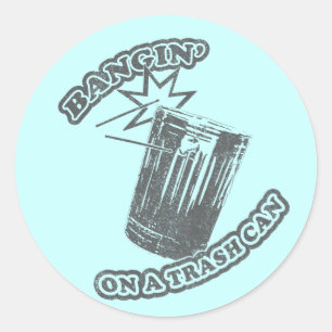 Adesivo Bangin em um balde do lixo