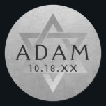 Adesivo Bar de Prata Mitzvah Bat Mitzvah Estrela do Nome D<br><div class="desc">Os adesivos elegantes e clássicos do bar de prata mitzvah com nome personalizado, data e estrela de David. Esses adesivos de etiqueta favoritos do bar mitzvah dão uma aparência elegante como selos de envelope, ou em projetos de decoração do bar DIY e do partido bat mitzvah. ・ ・ Clique em...</div>