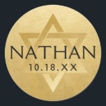 Adesivo Bar Dourado Mitzvah Bat Mitzvah Estrela do Nome Da<br><div class="desc">Os adesivos elegantes do bar clássico mitzvah com nome personalizado, data e estrela de David. Esses adesivos de etiqueta favoritos do bar mitzvah dão uma aparência elegante como selos de envelope, ou em projetos de decoração do bar DIY e do partido bat mitzvah. ・ ・ Clique em PERSONALIZAR MAIS para...</div>