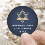 Adesivo Bar Mitzvah Estrela Elegante de David Marinho Azul<br><div class="desc">Adicione um toque personalizado de acabamento ao bar mitzvah, obrigado a anotar ou a favorecer com estes marinhos elegantes, azuis e falsos adesivos redondos de folha de ouro / selos de envelopes. Todo texto é simples de personalizar ou excluir. Design apresenta um simples fundo azul marinho moderno, um olhar metálico...</div>