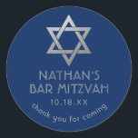 Adesivo Bar Mitzvah Obrigado Estrela Prateada Azul de Davi<br><div class="desc">O elegante bar clássico azul e prateado mitzvah "obrigado você" personalizou adesivos com nome personalizado,  data e Estrela de David.</div>