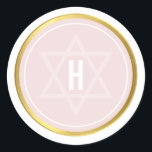 Adesivo BAR MONOGRAMA MITZVAH, moderno, cor-de-rosa pálido<br><div class="desc">por kat massard >> WWW.SIMPLYSWEETPAPERIE.COM << *** NOTE - O EFEITO DO FUTEBOL SHINY GOLD É UMA IMAGEM IMPRESSA *** - - - - - - - - - - - - CONTATE ME para o "tipo de efeito do filme em ouro falso" personalizado Ame o design, mas gostaria de...</div>