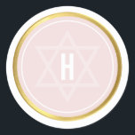 Adesivo BAR MONOGRAMA MITZVAH, moderno, cor-de-rosa pálido<br><div class="desc">por kat massard >> WWW.SIMPLYSWEETPAPERIE.COM << *** NOTE - O EFEITO DO FUTEBOL SHINY GOLD É UMA IMAGEM IMPRESSA *** - - - - - - - - - - - - CONTATE ME para o "tipo de efeito do filme em ouro falso" personalizado Ame o design, mas gostaria de...</div>