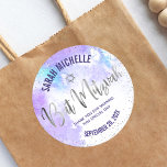 Adesivo Bat Mitzvah Purple Watercolor Silver Script<br><div class="desc">Tenha orgulho, alegria e comemore este marco do seu Bat Mitzvah favorito! Use este espantoso, moderno, falso filme prateado esparso, guião manuscrito, Estrela de David e pequenos pontos contra um adesivo de fundo de aquarela roxa-claro para adicionar a seu dia especial. Personalize o texto personalizado com seu nome e data...</div>