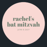 Adesivo Bat Moderno Verde Rosa Personalizado Mitzvah<br><div class="desc">Celebre este marco especial com um adesivo personalizado do Bat Mitzvah, com um fundo rosa pincelado e uma tipografia moderna. Perfeito para selar envelopes, decorar favoritos para festas ou melhorar a decoração de eventos, este adesivo de na moda adiciona um toque personalizado à celebração. Um detalhe elegante para uma ocasião...</div>