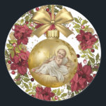 Adesivo Bebê Jesus em Manger Christmas Floral Wreath<br><div class="desc">Imagem católica tradicional do bebê Jesus em um Enfeites de natal com uma coroa de Natal ao fundo.</div>