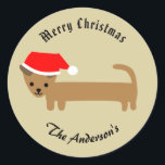 Adesivo Beige Christmas Wiener Dog Feliz Natal<br><div class="desc">Um bonitinho no chapéu de Papai Noel. Com roteiro de rico para seu nome de família e roteiro de rico para o Feliz Natal.</div>