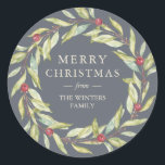 Adesivo Berries Wreath Christmas Dark Blue<br><div class="desc">Um selo clássico e simples de envelope de vinheta de Natal ou etiqueta de presente de Natal com um verde de inverno na moda e uma coroa de frutas num fundo azul escuro. Basta adicionar seu nome de família. Desenvolvido exclusivamente para você pelo Happy Dolphin Studio. Se precisar de ajuda,...</div>