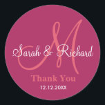 Adesivo Berry Obrigado Monograma Vestido<br><div class="desc">Vinhetas iniciais com noiva e nome noivo, data de casamento e obrigado mensagem para expressar sua gratidão no dia do seu casamento ou em qualquer ocasião especial. Este adesivo de casamento monograma está em cor de baga. Mais cores estão disponíveis para sua escolha. Você também pode personalizar a cor e...</div>