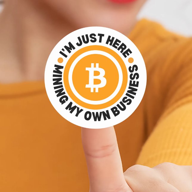 Adesivo Bíblia Divertida MINDO MINHA PRÓPRIA Cripto de NEG (Fun I'M JUST HERE MINING MY OWN BUSINESS Sticker. Ideal favor gift for crypto BTC investors)